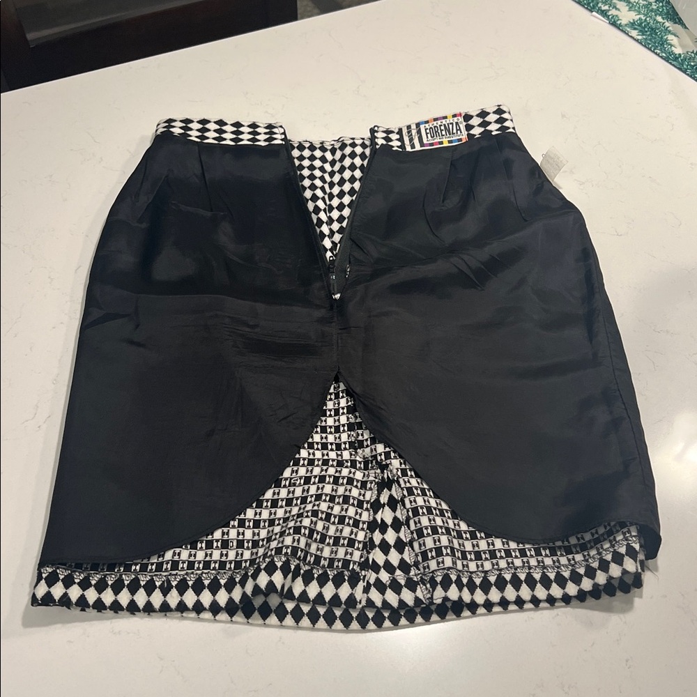 Forenza Black and White Diamond Pattern Mini Skirt size 6 - Picture 8 of 9